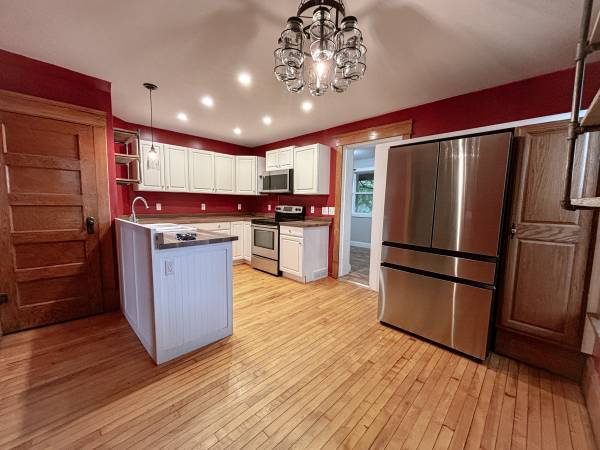 $1,500 / 3br - 1650ft2 - 🏡 EN ALQUILER – CASA COMPLETA | 701 Pine St. – Colfax, WI (Colfax, WI)63845960083075120