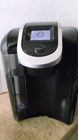 KEURIG COFFEE MACHINE 1