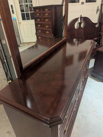 Vintage Basset Eden House Connection Queen Bedroom Set - $685 (Hillsborough)63470913051779124