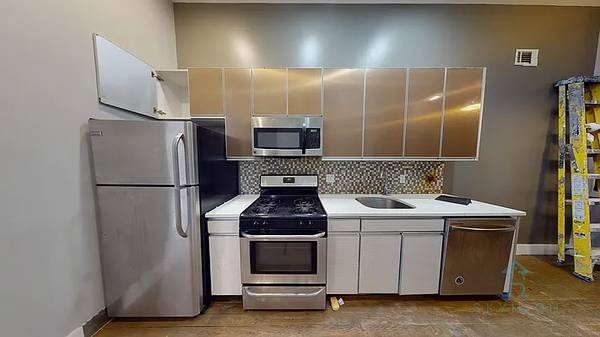 $3,895 / 3br - 3 Bed 1.5 Bath Duplex + Private Backyard (Bedstuy)63788457104769123