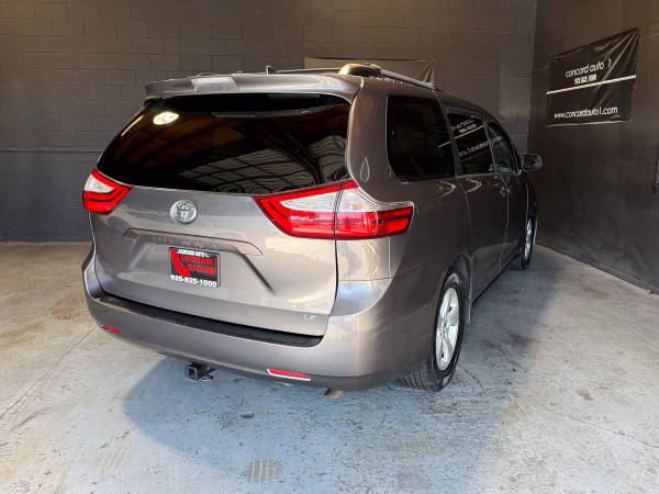 2018 TOYOTA SIENNA* TÍTULO LIMPIO/CARFAX * BUEN ESTADO * FINANCIAMOS * - $18,990 (concord / pleasant hill / martinez)63471009616643124
