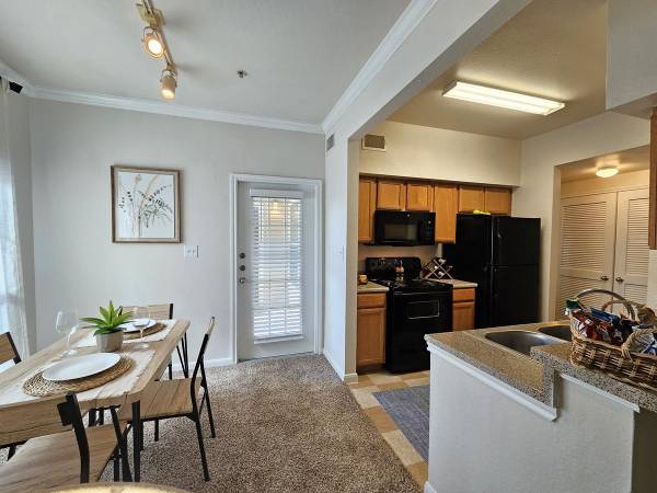 $1,292 / 2br - 954ft2 - Relax & Recharge at Your Cozy Patio or Balcony63812507188097122