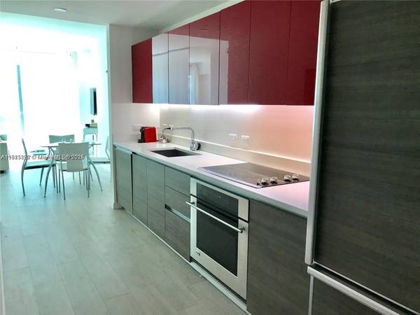 $2,595 / 1br - 600ft2 - MOVE IN 48 hours approval. Large junior 1 bedroom studio (Brickell)64051004514177121