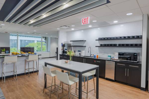 $649 ✨Private Office Space – All-Inclusive Pricing | 605 N Michigan Ave✨ (Mag Mile)63960014943234121