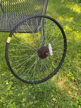Llanta de bicicleta de 23" - $15 (Bay View)63471071822081120
