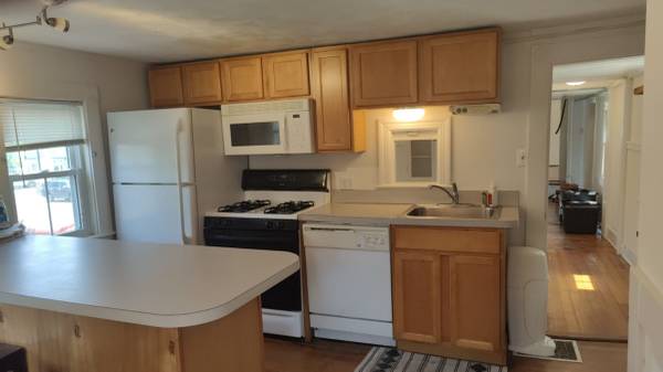 $2,000 / 1br - Large 1bdrm in Bedford Center (Bedford)63699468989699121