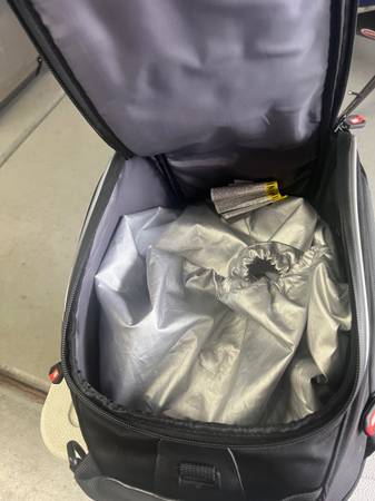 Givi 15L Bolsa Tanklock - $150 (Elmhurst)63470452074753121