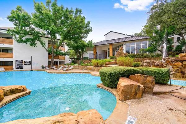 $1,484 / 2br - 1079ft2 - Don't wait! This spacious 2 bed, 2 bath will go fast! 1079 Sq Ft! (Fort Worth - Fort Worth Botanic Garden)63796375532929124