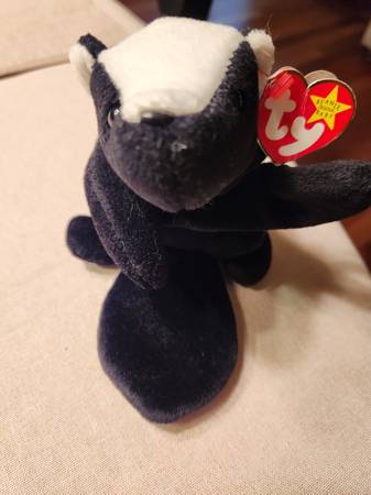 Beanie Babies "Stinky the Skunk" 1