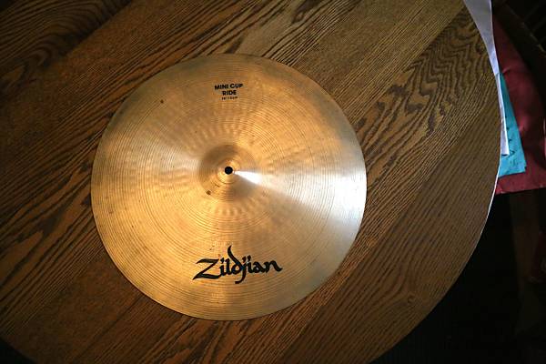 Zildjian Avedis 18" Mini-Cup Ride cymbal 1