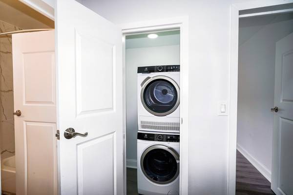 $1,150 / 2br - Laundry Facilities, Business Center, 2/BD (6306 Holly Ln, Baltimore, MD)63860572190339124