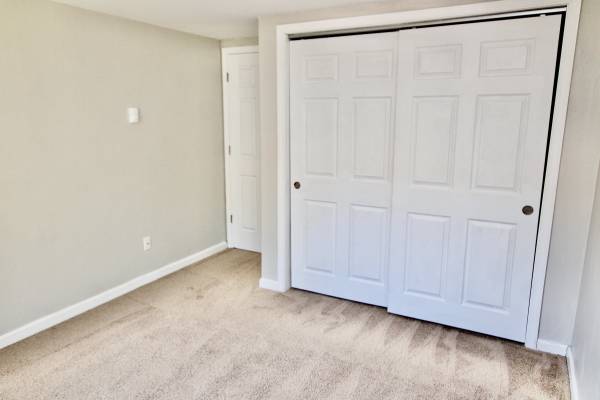 $825 / 1br - Everything You Need. All Right Here! (Penn Hills)64013373089665124