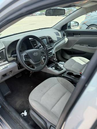 2017 hyundai elantra - $5,000 (Valley Park)63621403070723122