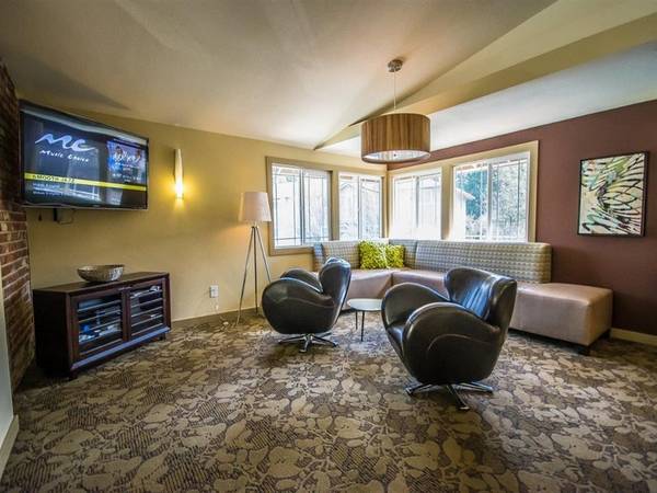 $2,400 / 2br - 914ft2 - Remodeled Homes Available, On Bus Line, 2 bedroom (220 Newport Way SW, Issaquah, WA)63688314786305122