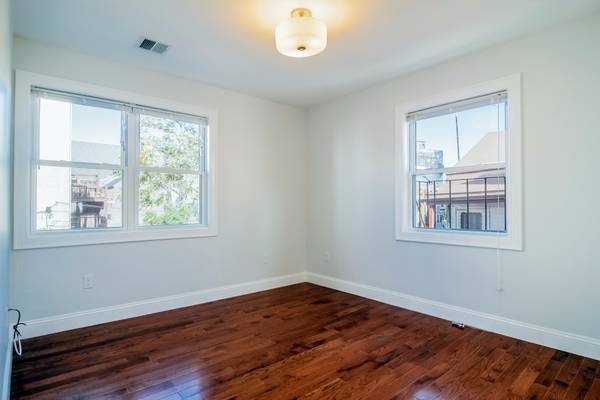 $3,200 / 2br - East Boston 2 Bed/1 Bath Apartment | Maverick St (East Boston)63863244498051123