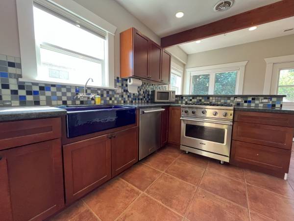 $3,295 / 3br - 1802ft2 - Charming Two-Story Home with Timeless Character & Modern Touches (Portland)63672601269507121