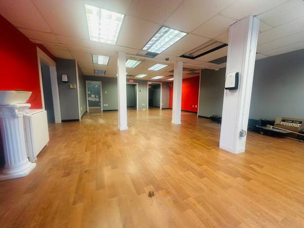 $37 / 4br - 2500ft2 - Commercial Space – Ideal for Medical, Educational, Office, or Retail63856338510465121