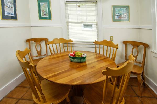 $1,685 / 2br - Downtown Furnished Apartment including Utilities (Grand Haven)63783167661057124