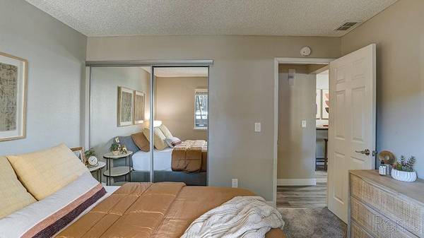 $2,680 / 2br - 1000ft2 - Upscale 2 BR Living with Stainless Steel Appliances, Carport Parking (hayward / castro valley)63657863486465122