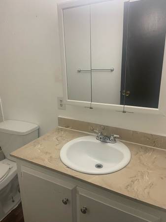 $1,300 / 1br - One bedroom with balcony and bathroom for rent (daly city)63658112216963122