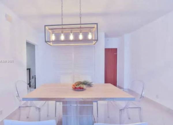 $3,600 / 1br - 905ft2 - Make this beautiful waterfront condo HOME, Excellent location (hollywood beach)63825137879041121