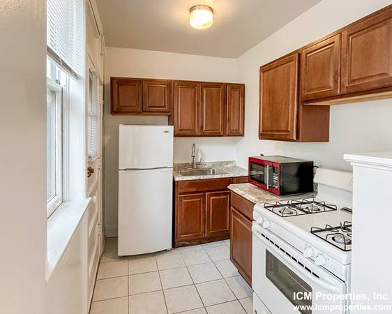 $1,695 / 1br - Top Floor 1-Bed Rehab in Ravenswood / FREE HEAT & GAS (Ravenswood)63898734557315121