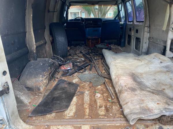 Furgoneta Ford Econoline de 1988 - $1,300 (Atlanta)63620075956227123