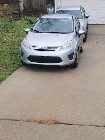 2012 ford fiesta se sedan - $2,000 (Newnan)63621080323457120