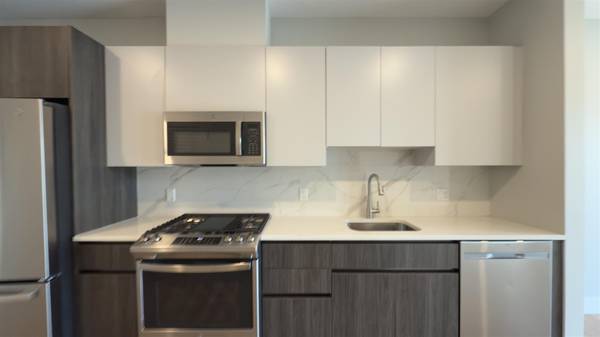 $3,100 / 1br - 700ft2 - Somerville/Spring Hill - New Modern Apts - Roof Deck -Gym - Garage Pkg (Somerville \ Spring Hill \ Porter Sq.)63824666877313123