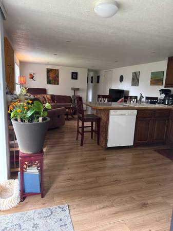 $1,600 / 3br - Small 3br/2ba partially furnished north county64213547529730121