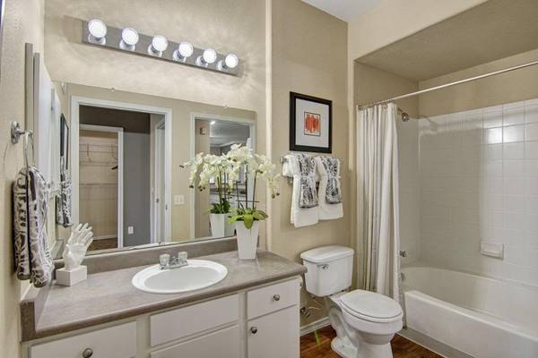 $1,550 / 2br - 1147ft2 - You and your pets will enjoy life at our community. Pet friendly! (Phoenix)64024824208131120