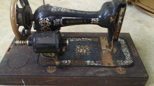 Windsor B Sewing Machine 1