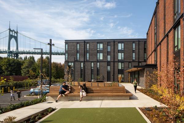 $1,675 / 2br - 792ft2 - Elevator, Onsite Management, Window Coverings (6520 N Salem Ave, Portland, OR)63615695903107121