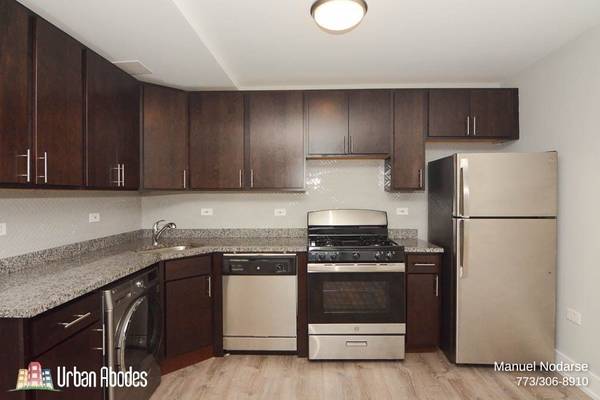 $1,950 / 1br - 600ft2 - Large 1 Bedroom, 1 Bath in Lakeview, Available: 11/1/2025 (Lakeview)64041645983873122