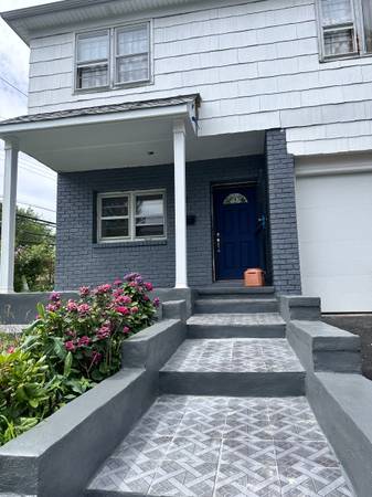 Two Family House
$860,000
Yonkers Two Family House
$860,000
Yonkers