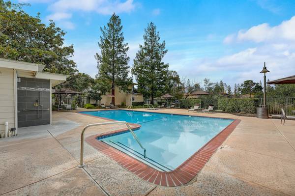 $3,247 / 2br - 940ft2 - 2bd 2ba, Piscina, Patio (los gatos)63695804044545122