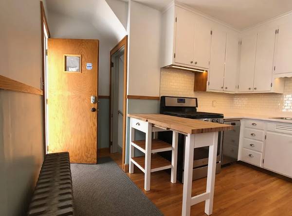 $800 / 2br - 926ft2 - Your own charming home with beautiful SAUNA! Walk to parks and the riv63797857660289124