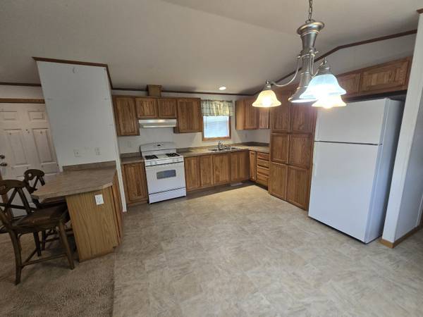 $81,000 / 2br - 1120ft2 - Neat and Clean!  Low Lot Rent!  Available Immediately! (St. Paul)63868703847043122