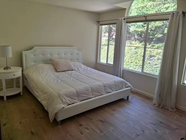 $1,500 / 1br - Large Master Bedroom Suite (half moon bay)64030486337923120