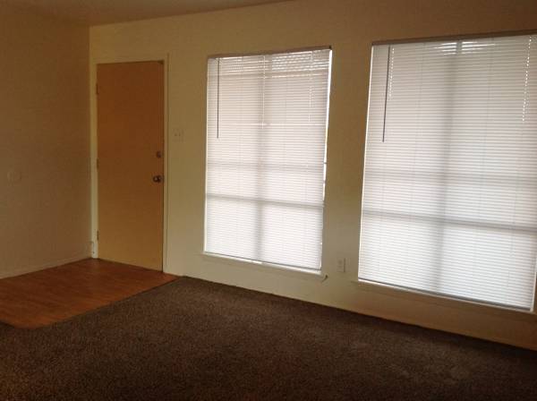 $960 / 2br - 1080ft2 - AVAILABLE SOON (Colony Garden Apartments)63861850970881121