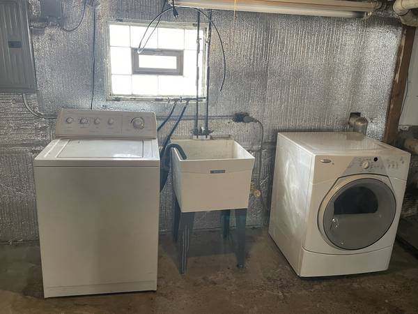 $995 / 2br - 778ft2 - Charming ranch minutes from downtown Royal Oak. (Royal Oak)63926725209090122