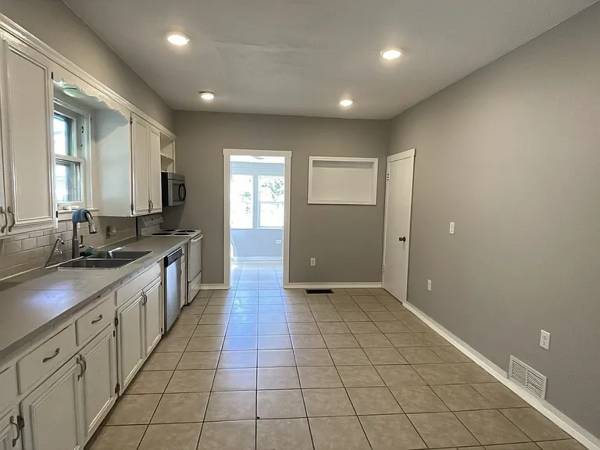 $1,000 / 3br - 1250ft2 - charming 3bed freshly painted home Holland (Holland)63618866403971124