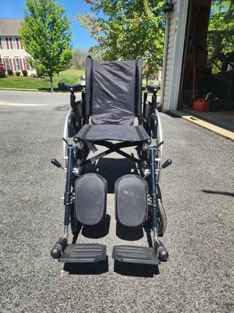 Drive wheelchair with footrest 1
