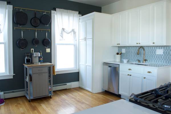 $3,500 / 3br - 999ft2 - 3 Bed / 1 Bath in JP, NEW KITCHEN! No Broker Fee (Jamaica Plain)63996405670147122