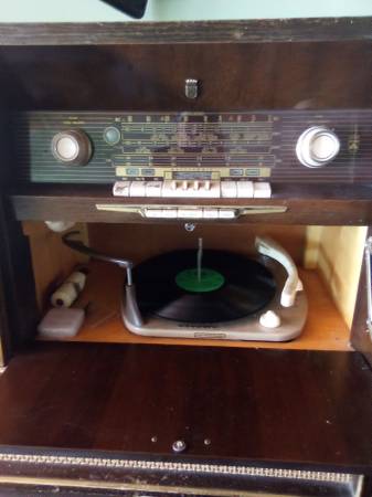 Radio de 100 años en venta, en buen estado a estado excelente - $1.200 (Marlboro)63471346862721120