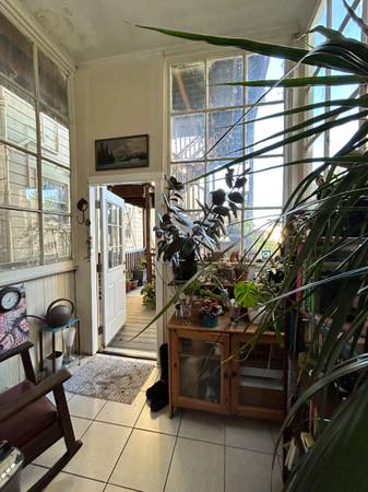 $1,275 / 3br - 195ft2 - Room For Rent in a Low Key Household Located in the Mission (mission district)63667975980161124