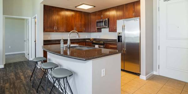 $3,377 / 2br - 1114ft2 - Air Conditioning, Guest Service, Tile Surrounds at Tub Shower (1127 15th St, Sacramento, CA)64043494510722122