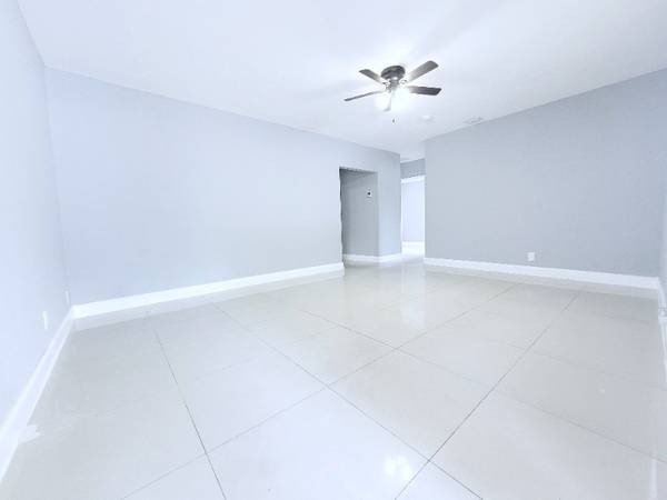 $2500.00 / 3br - 1200ft2 - Comfortable 3 Bed, 2 Bath Corner Home in Fort Lauderdale - $2500/mo63825139179777122