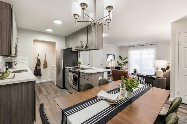 $1,520 / 2br - 872ft2 - Captivating 2 BR with Vaulted Ceilings, Pool & Walking Trails64039057443201124