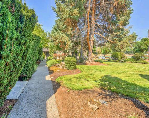 $1,350 / 1br - SPECIAL - $300 OFF - Hardwood Flooring - Close to Multiple Parks (Hawthorne District)63841708476801121